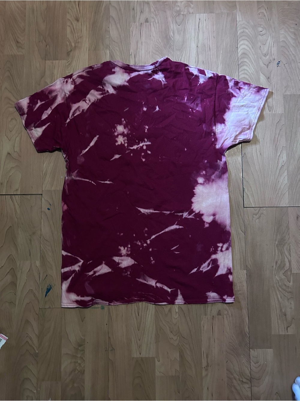 Men's Short Sleeve Tie-Dye Tee in Burgundy